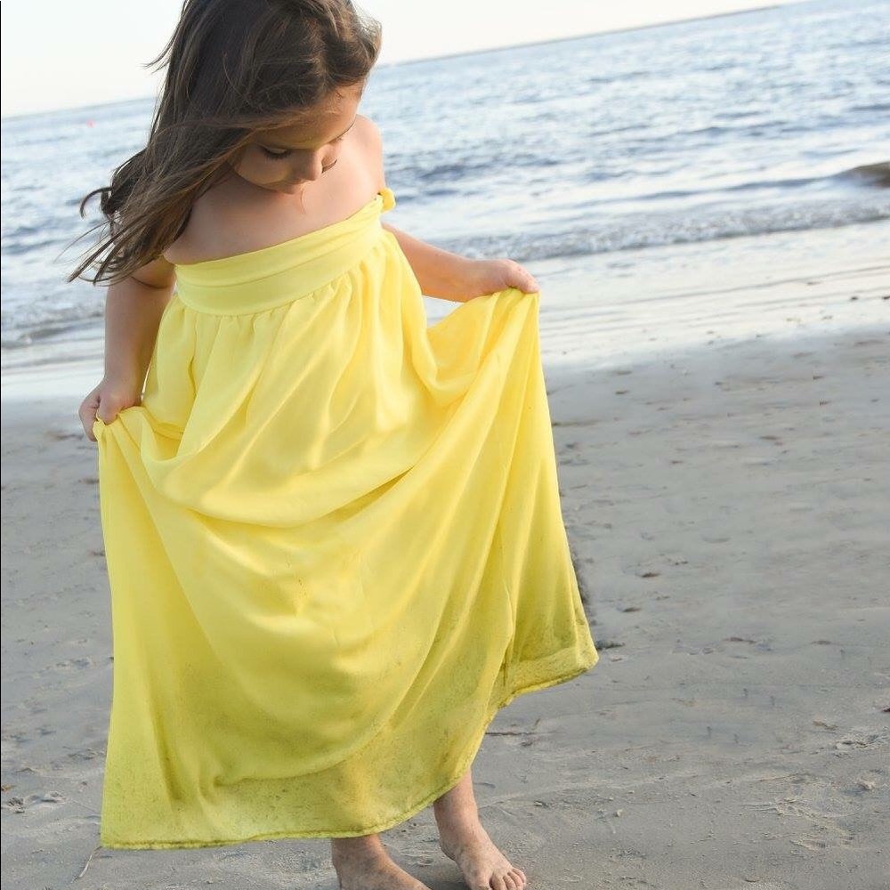 Beautiful yellow dress. Perfect for special photos